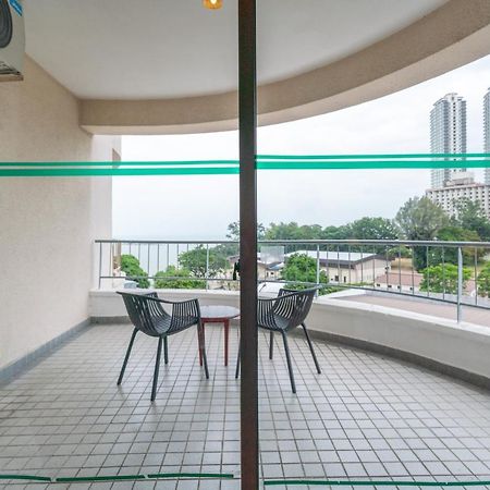 Romantic Couple Suite + Beach-Front Balcony Tanjung Bungah  Eksteriør billede