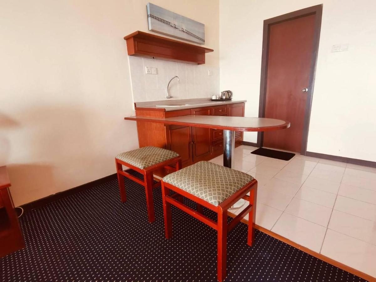 Romantic Couple Suite + Beach-Front Balcony Tanjung Bungah  Eksteriør billede