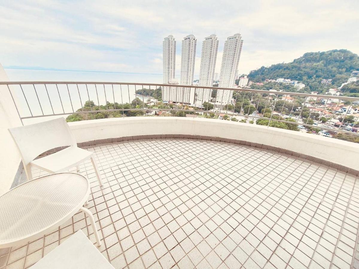 Romantic Couple Suite + Beach-Front Balcony Tanjung Bungah  Eksteriør billede