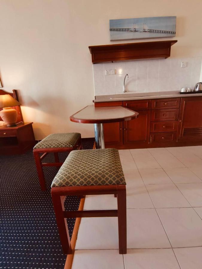 Romantic Couple Suite + Beach-Front Balcony Tanjung Bungah  Eksteriør billede