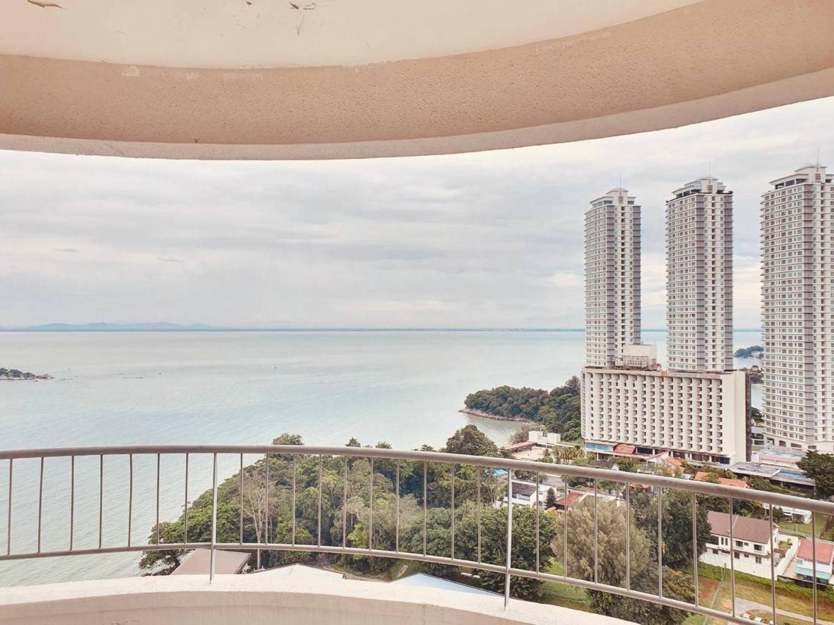 Romantic Couple Suite + Beach-Front Balcony Tanjung Bungah  Eksteriør billede