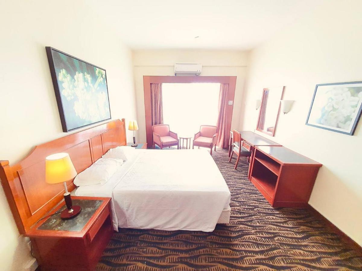Romantic Couple Suite + Beach-Front Balcony Tanjung Bungah  Eksteriør billede