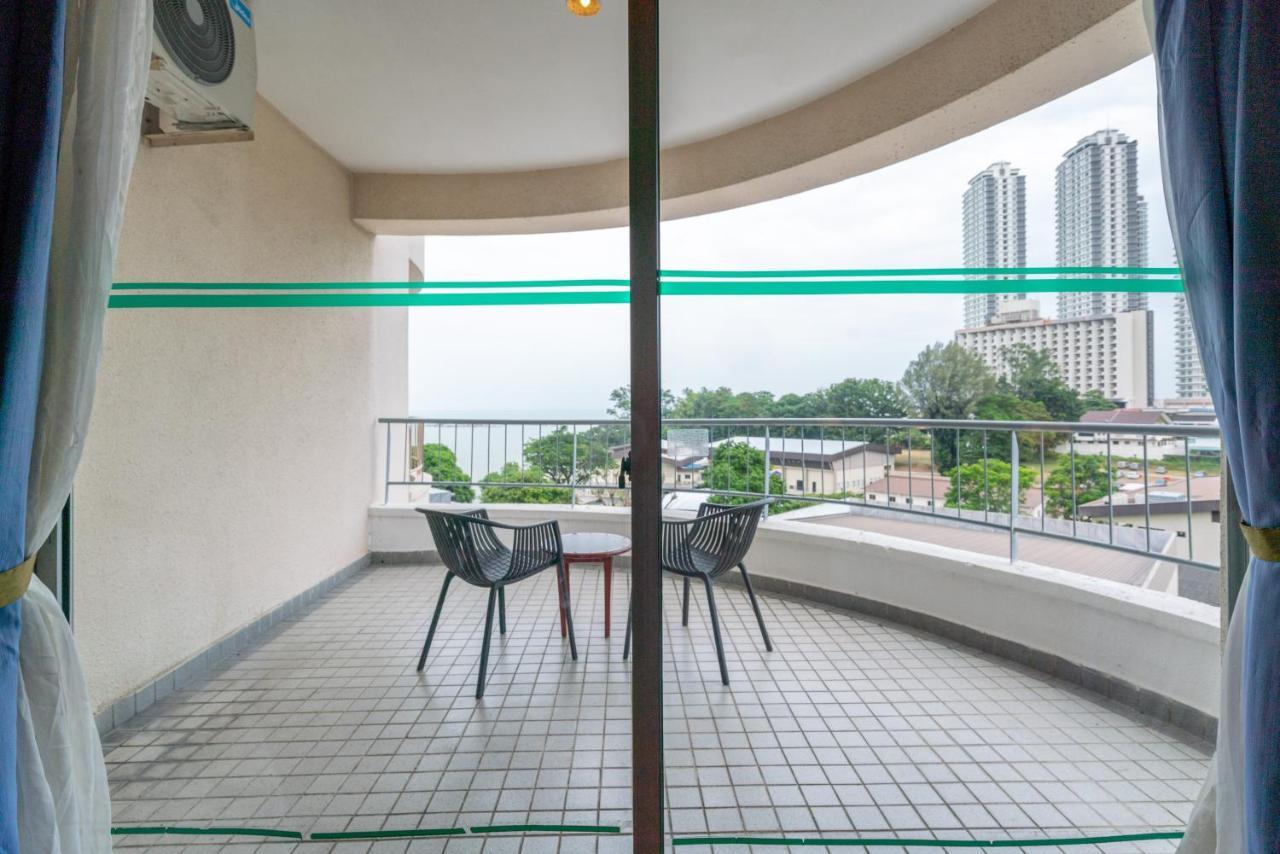 Romantic Couple Suite + Beach-Front Balcony Tanjung Bungah  Eksteriør billede