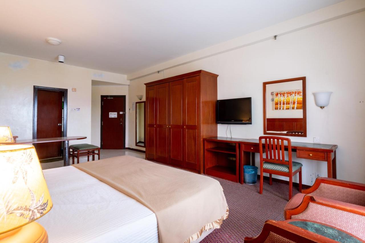 Romantic Couple Suite + Beach-Front Balcony Tanjung Bungah  Eksteriør billede