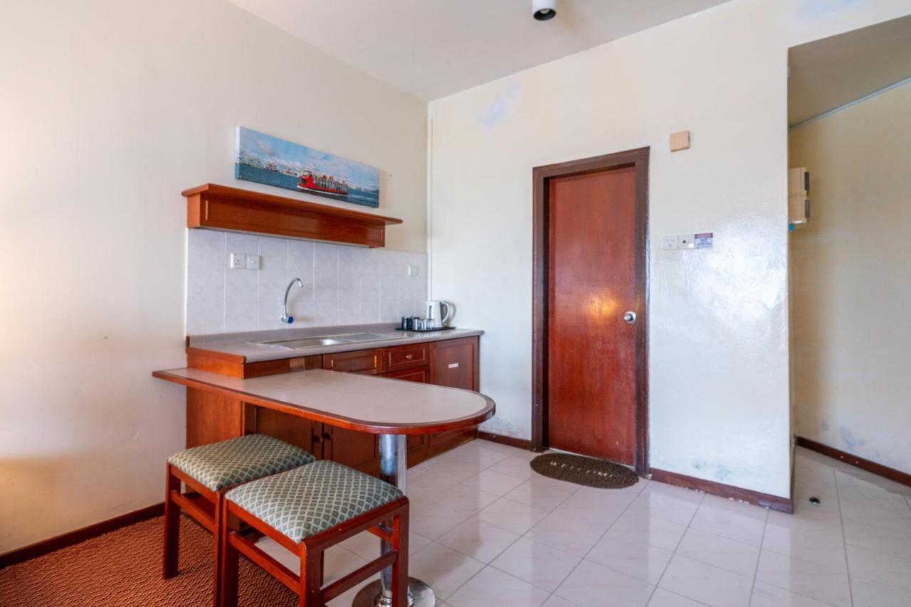 Romantic Couple Suite + Beach-Front Balcony Tanjung Bungah  Eksteriør billede