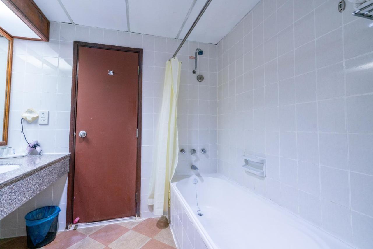 Romantic Couple Suite + Beach-Front Balcony Tanjung Bungah  Eksteriør billede