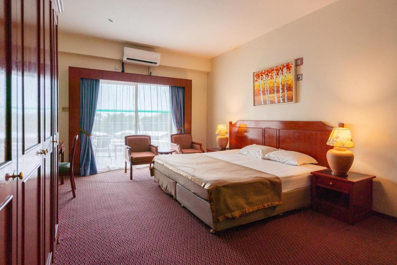 Romantic Couple Suite + Beach-Front Balcony Tanjung Bungah  Eksteriør billede