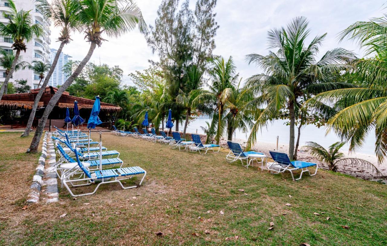 Romantic Couple Suite + Beach-Front Balcony Tanjung Bungah  Eksteriør billede
