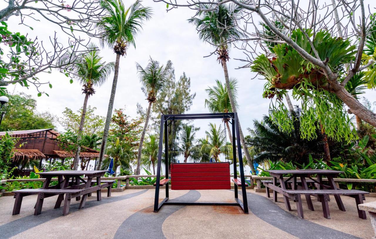 Romantic Couple Suite + Beach-Front Balcony Tanjung Bungah  Eksteriør billede