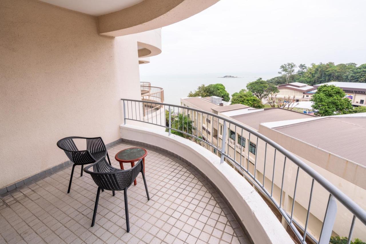 Romantic Couple Suite + Beach-Front Balcony Tanjung Bungah  Eksteriør billede