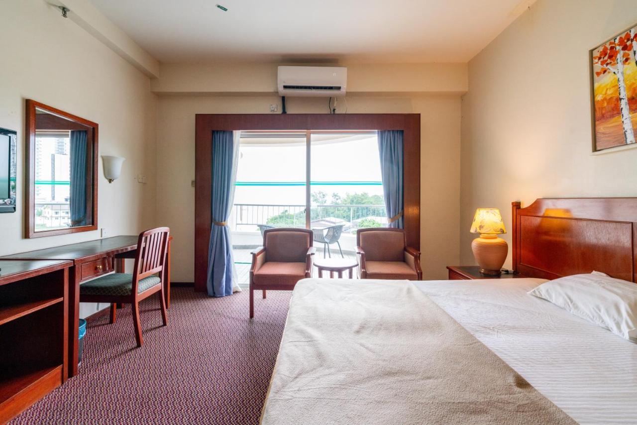 Romantic Couple Suite + Beach-Front Balcony Tanjung Bungah  Eksteriør billede