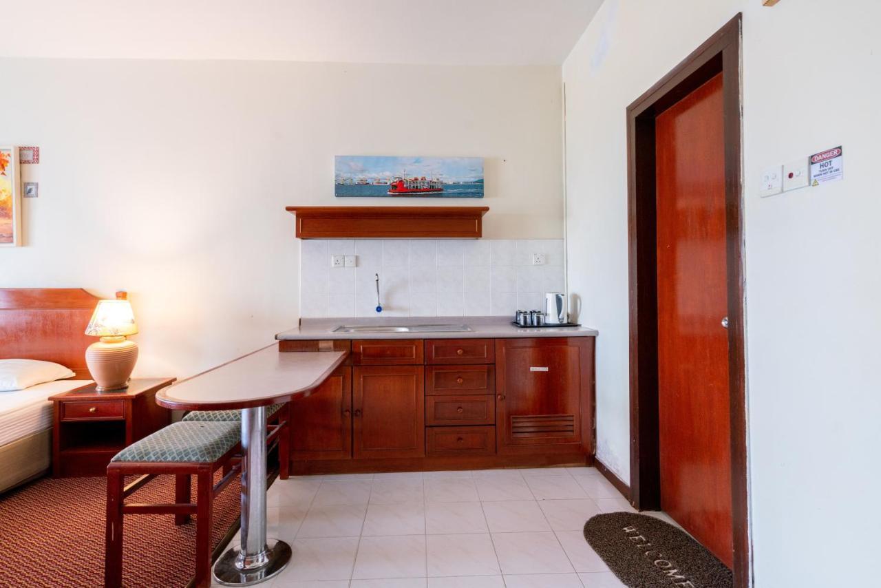 Romantic Couple Suite + Beach-Front Balcony Tanjung Bungah  Eksteriør billede