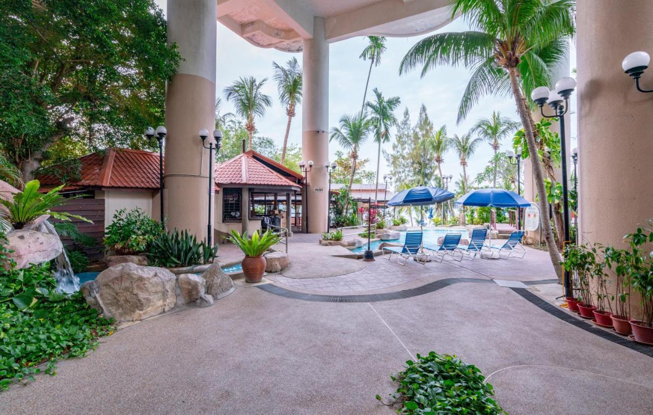 Romantic Couple Suite + Beach-Front Balcony Tanjung Bungah  Eksteriør billede